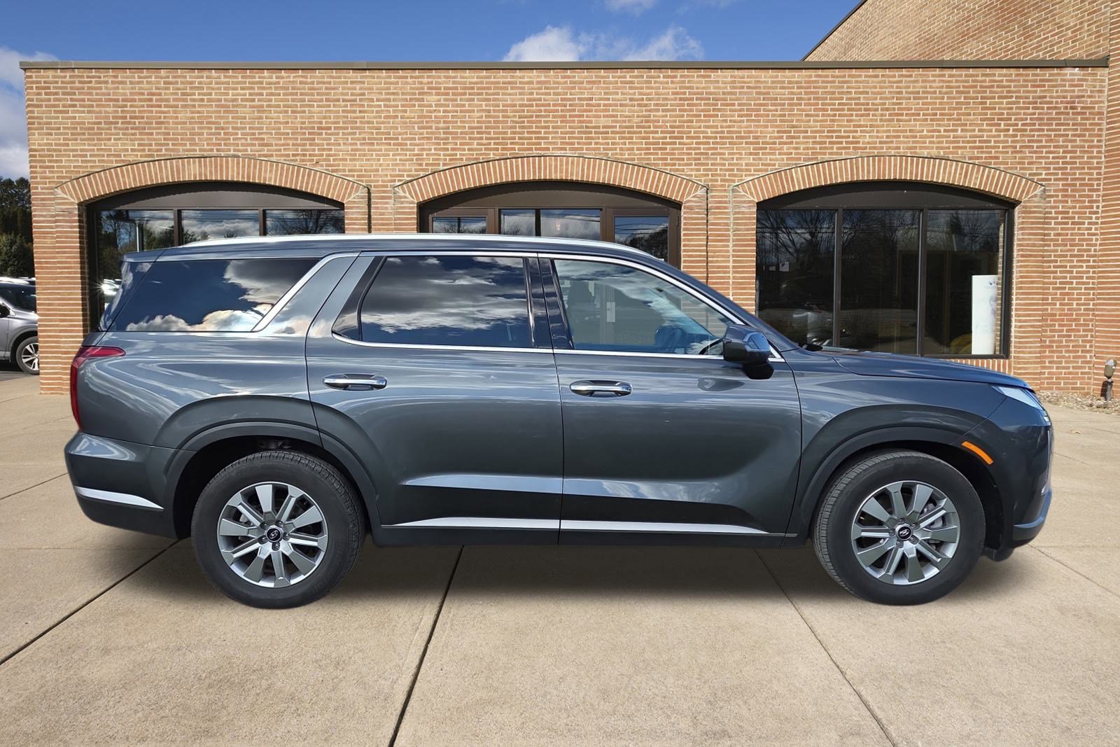 2025 Hyundai Palisade SEL photo 2