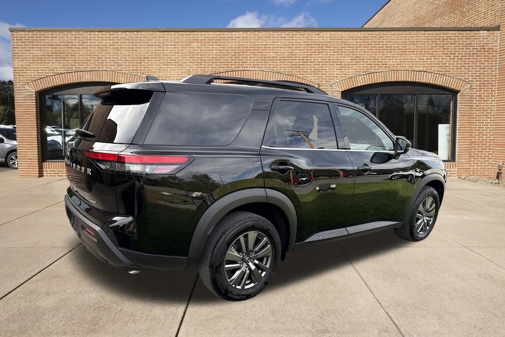 Used 2025 Nissan Pathfinder SV SUV