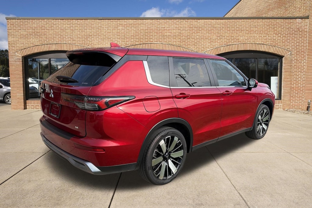 Used 2025 Mitsubishi Outlander SE SUV