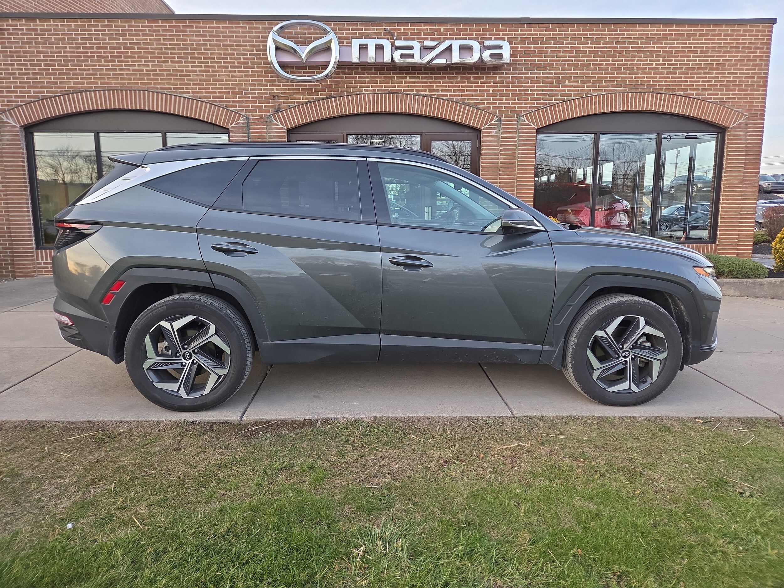 2023 Hyundai Tucson Hybrid Limited photo 2