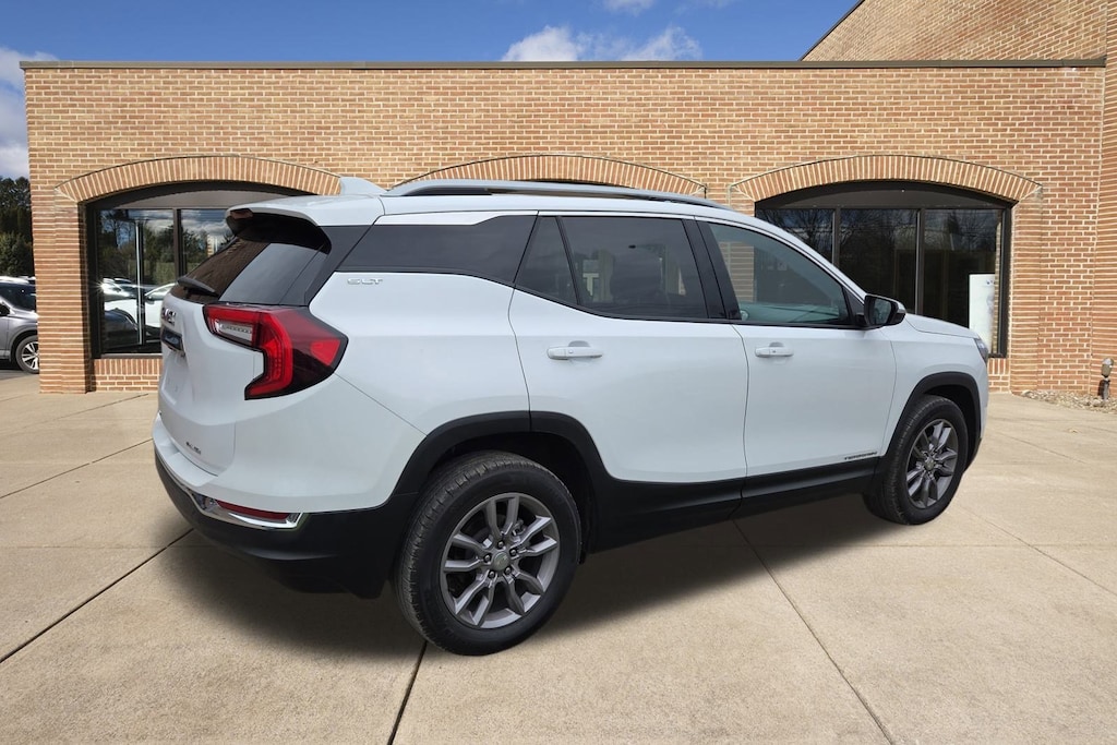 Used 2024 GMC Terrain SLT SUV