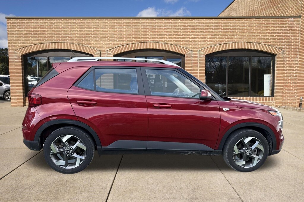 Used 2024 Hyundai Venue Limited SUV