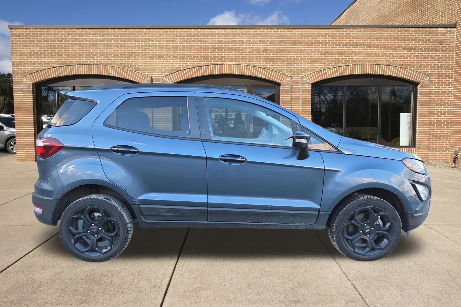 2021 Ford EcoSport SES photo 2