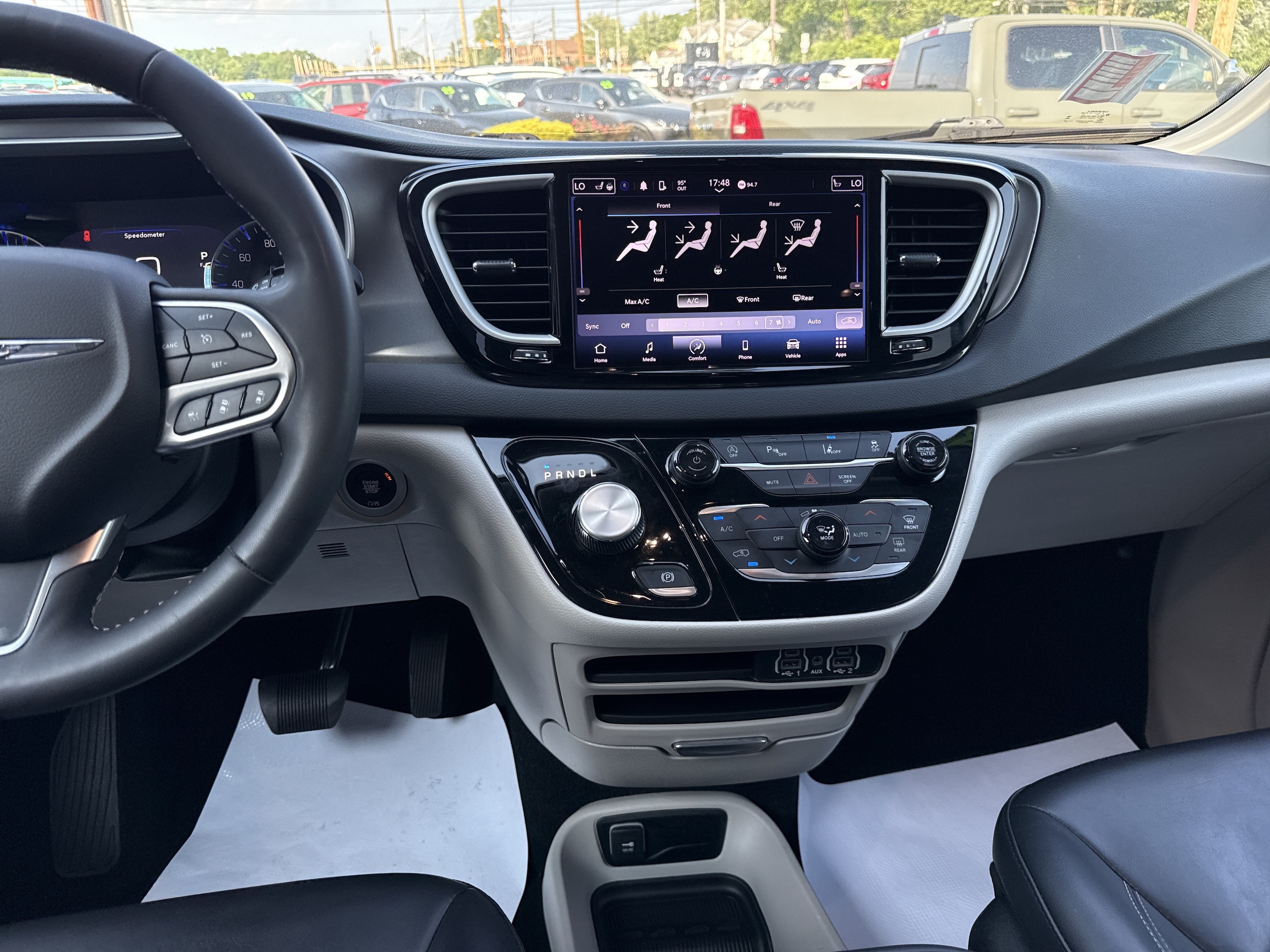 2023 Chrysler Pacifica Touring L - Photo 27