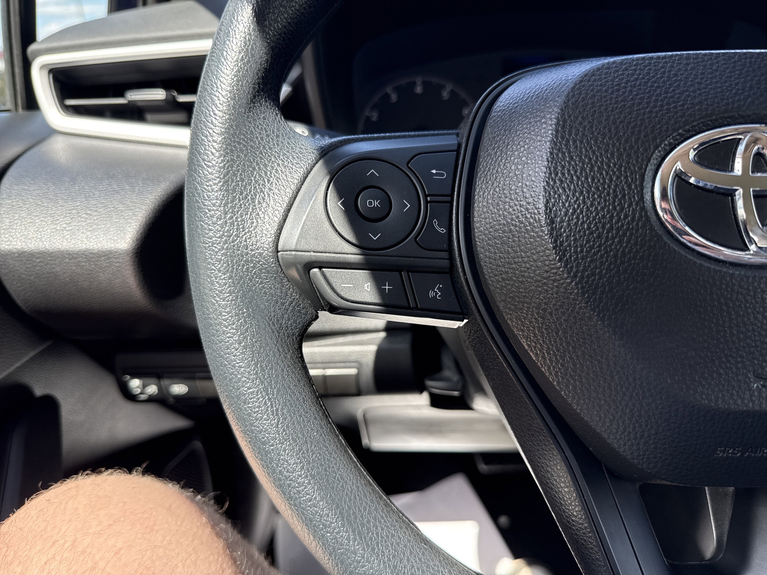 2025 Toyota Corolla LE - Photo 18