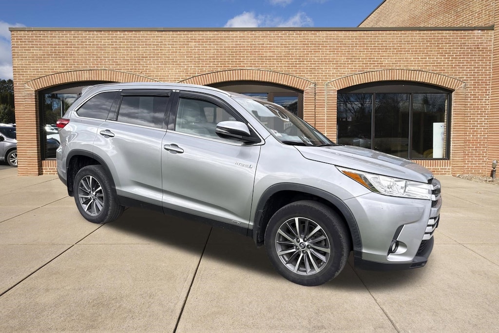 Used 2019 Toyota Highlander XLE V6 SUV