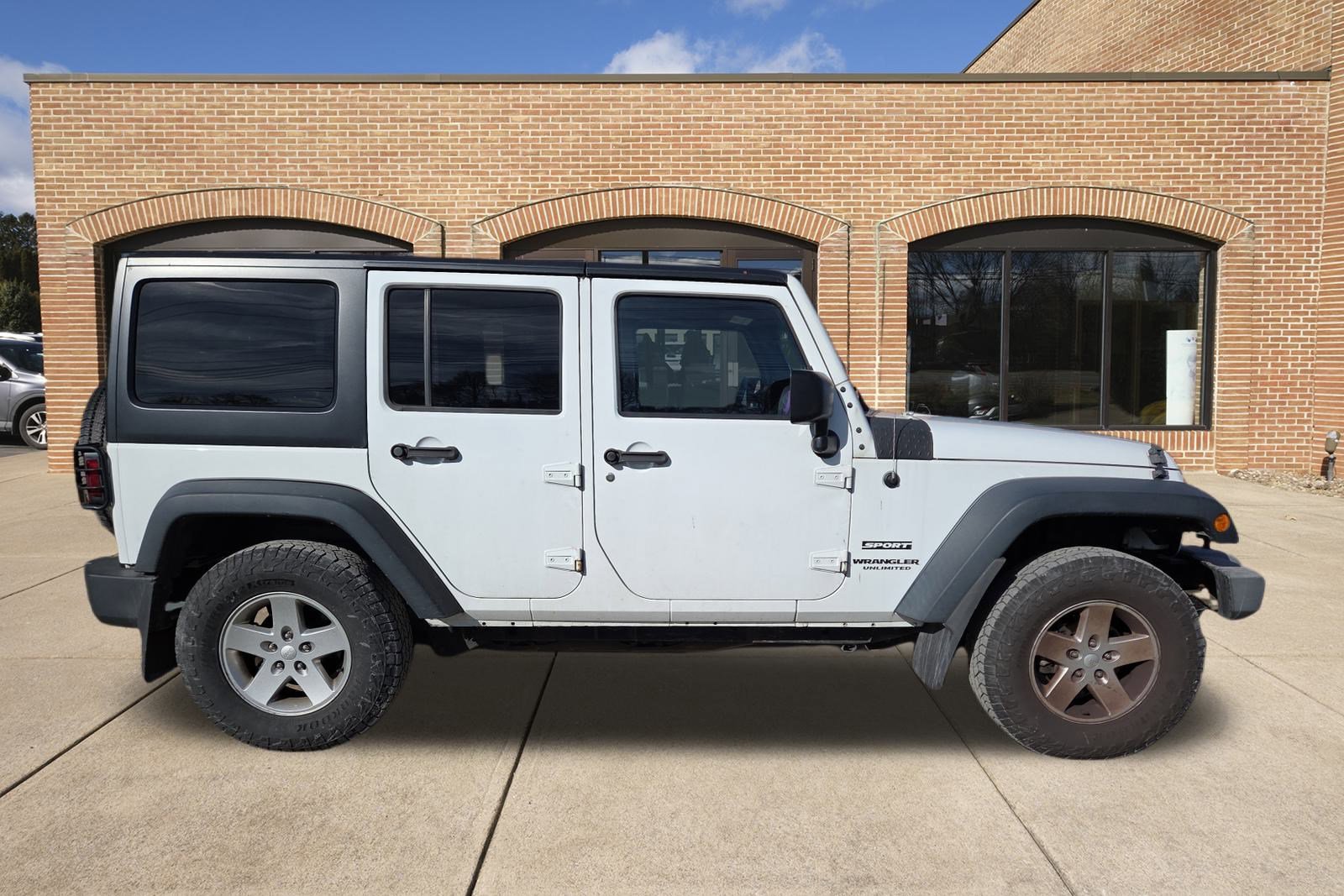 2016 Jeep Wrangler Unlimited Sport photo 2