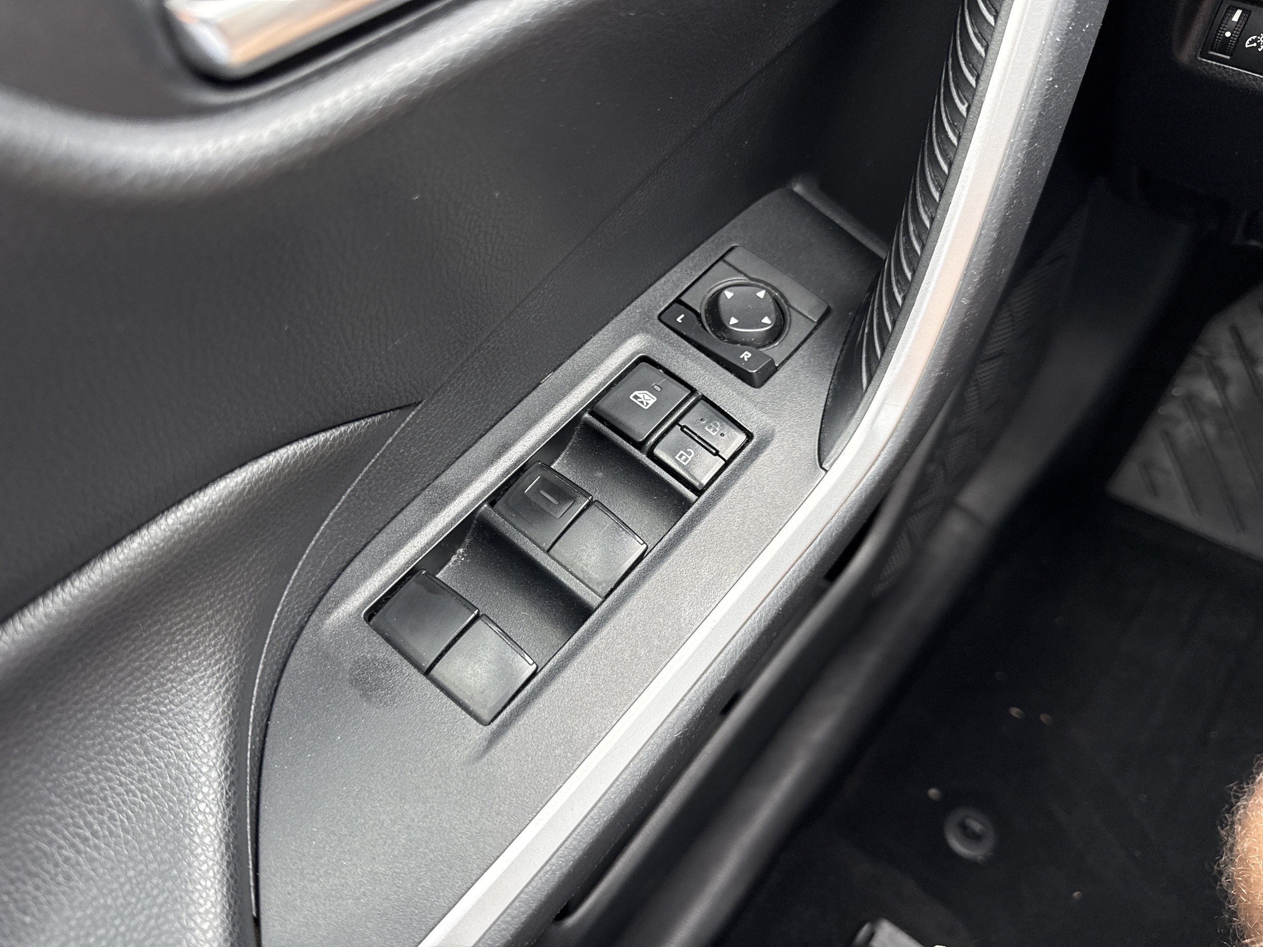 2019 Toyota RAV4 XLE - Photo 26