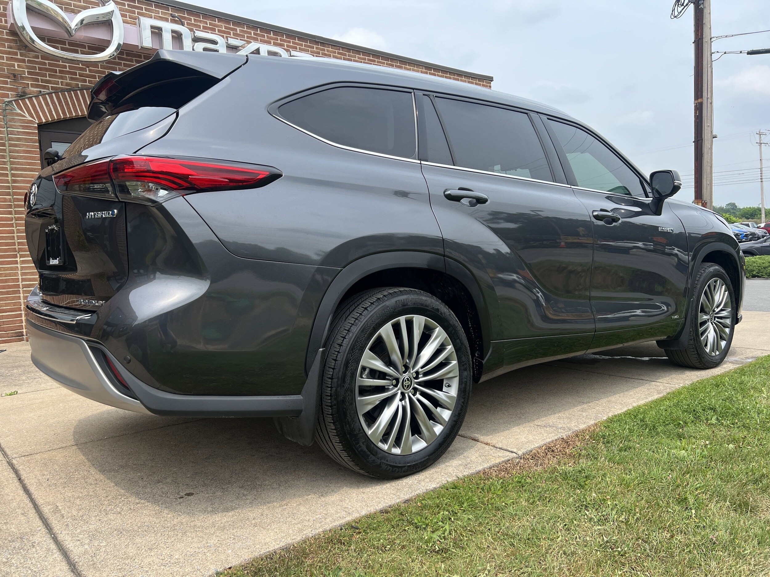 2021 Toyota Highlander Platinum Hybrid photo 3