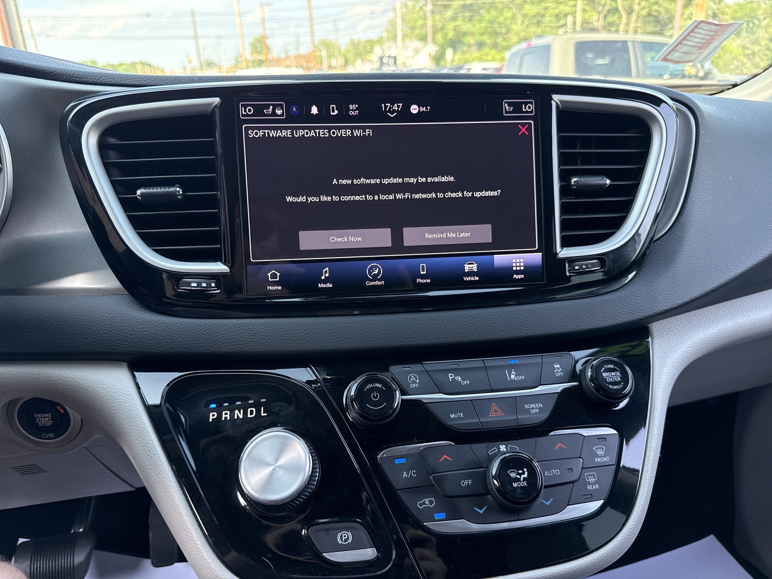 2023 Chrysler Pacifica Touring L - Photo 16