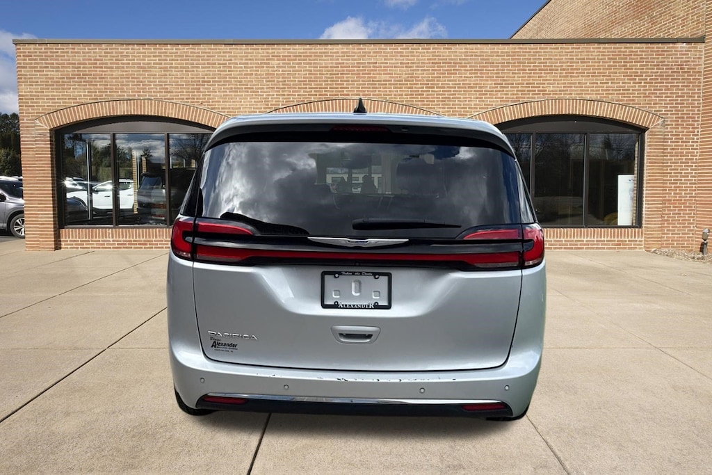 Used 2023 Chrysler Pacifica Touring L Van Passenger Van
