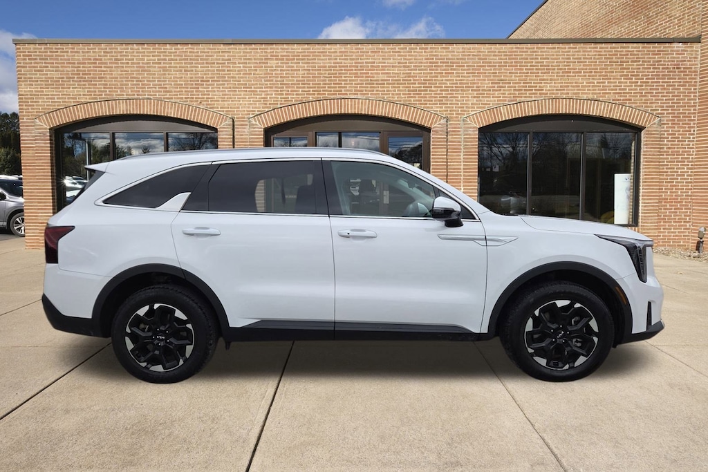 Used 2024 Kia Sorento S SUV