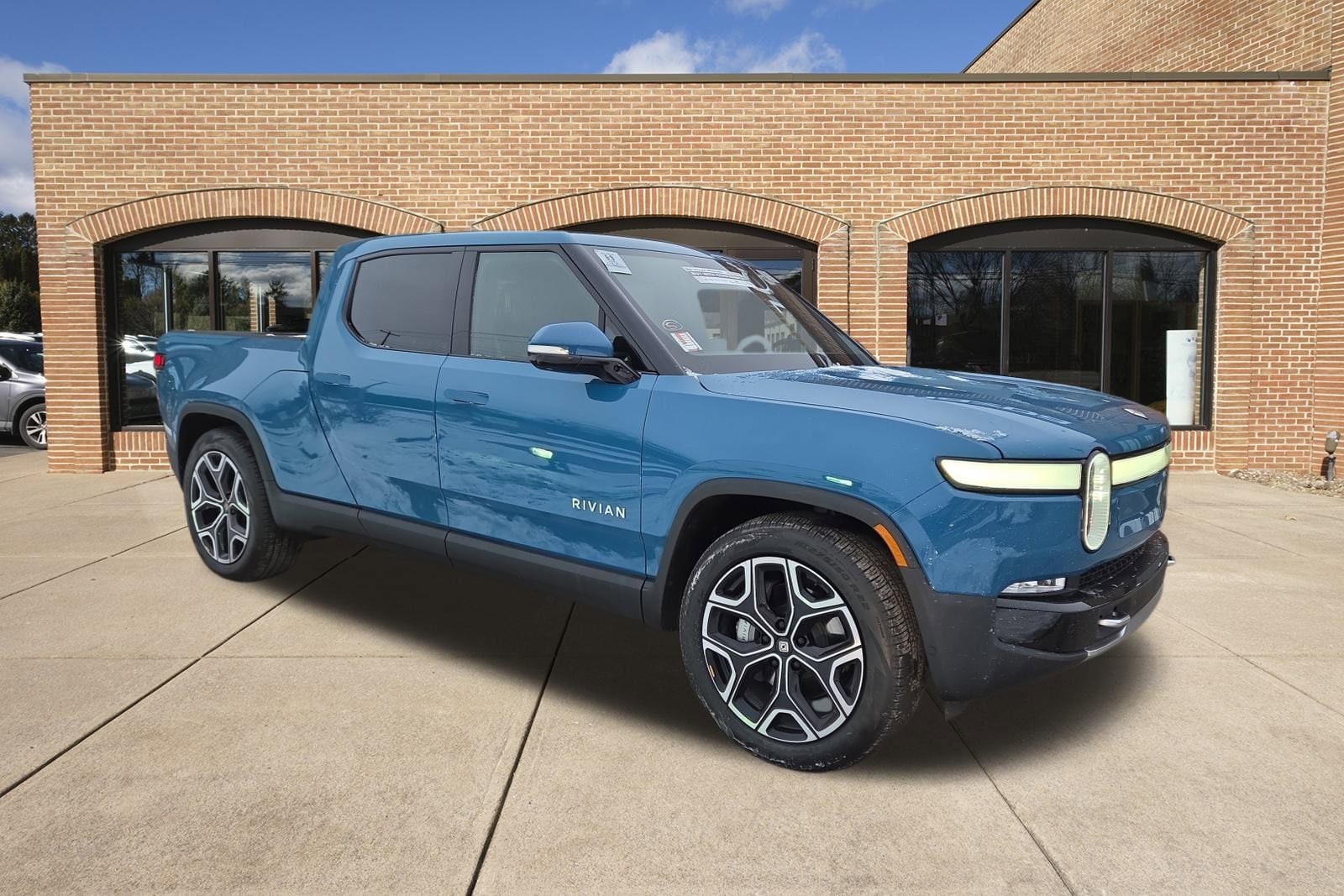 2023 Rivian R1T Adventure's photo