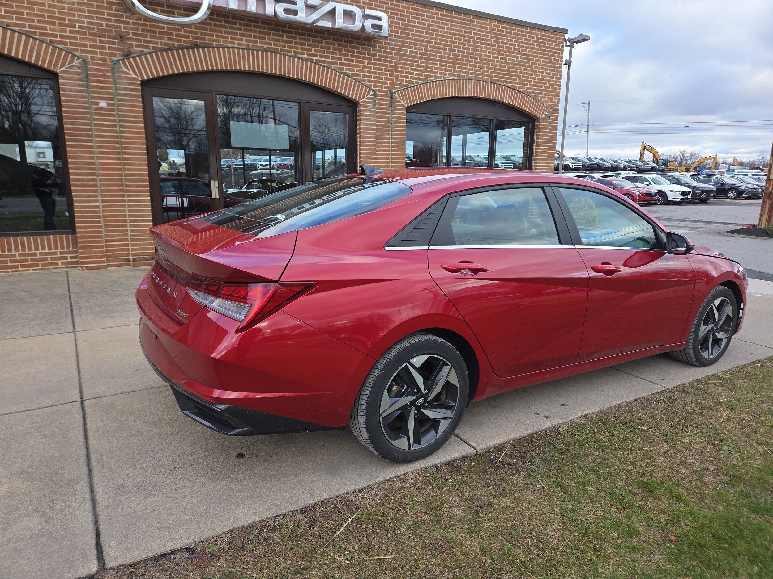 2023 Hyundai Elantra Limited photo 3