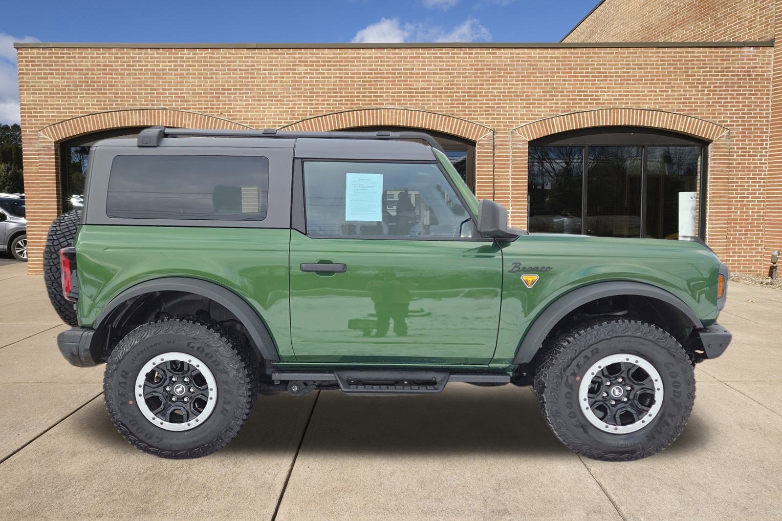 2024 Ford Bronco Badlands photo 2