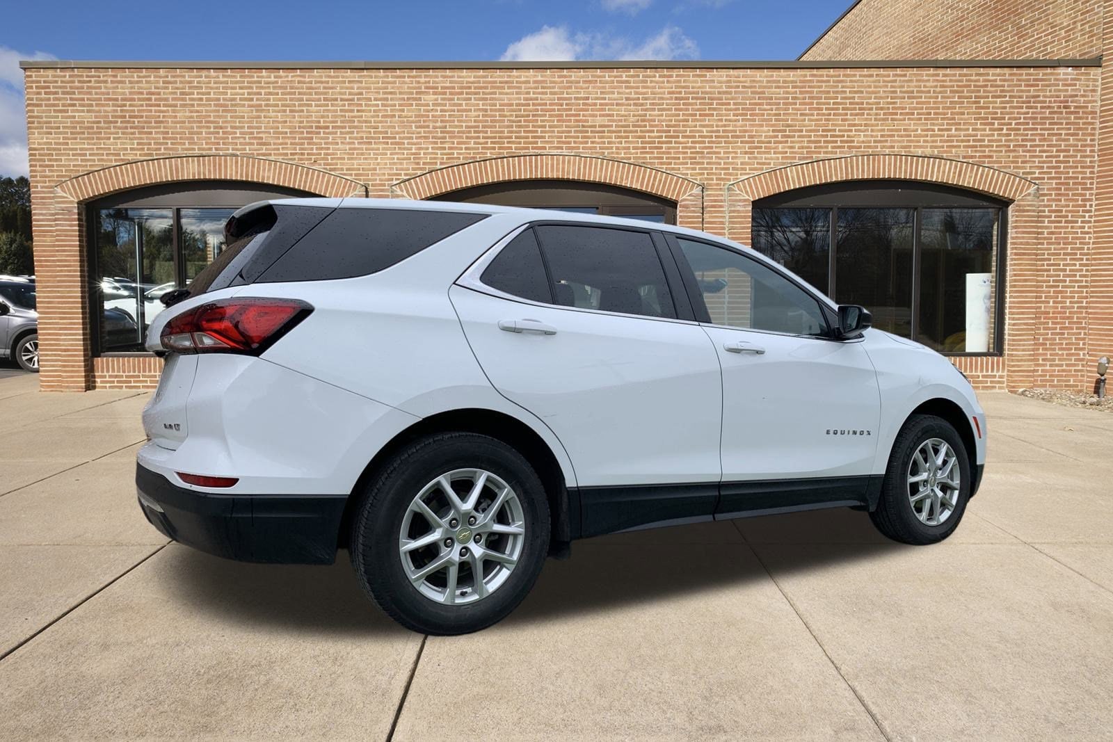 2023 Chevrolet Equinox LT photo 3