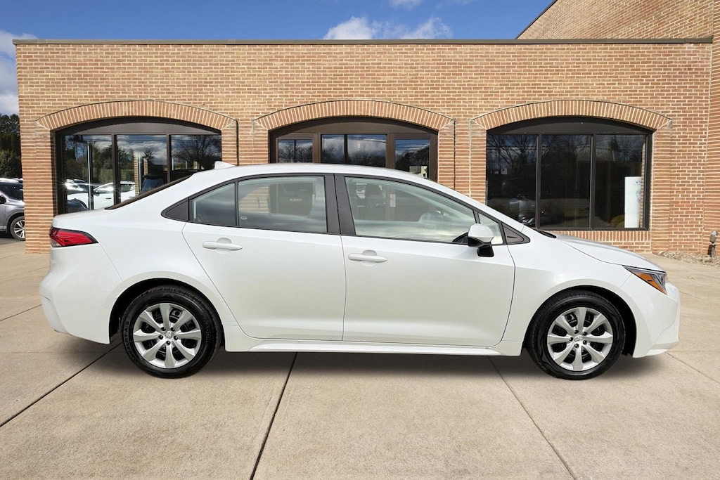 Used 2025 Toyota Corolla LE Sedan