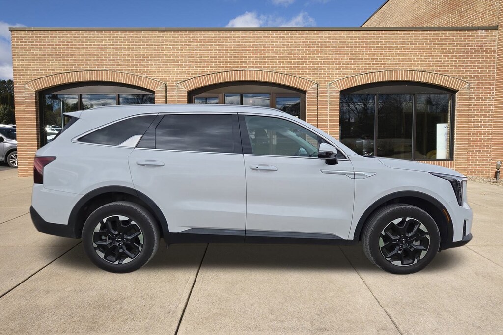 Used 2024 Kia Sorento S SUV