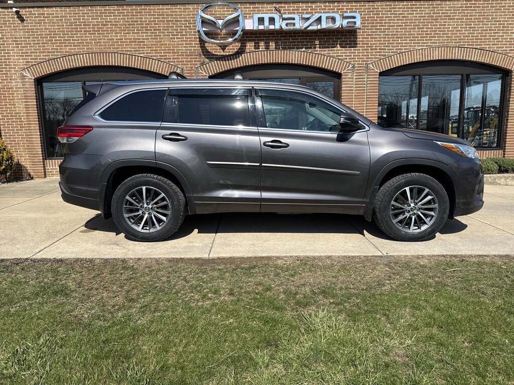 Used 2017 Toyota Highlander XLE V6 SUV