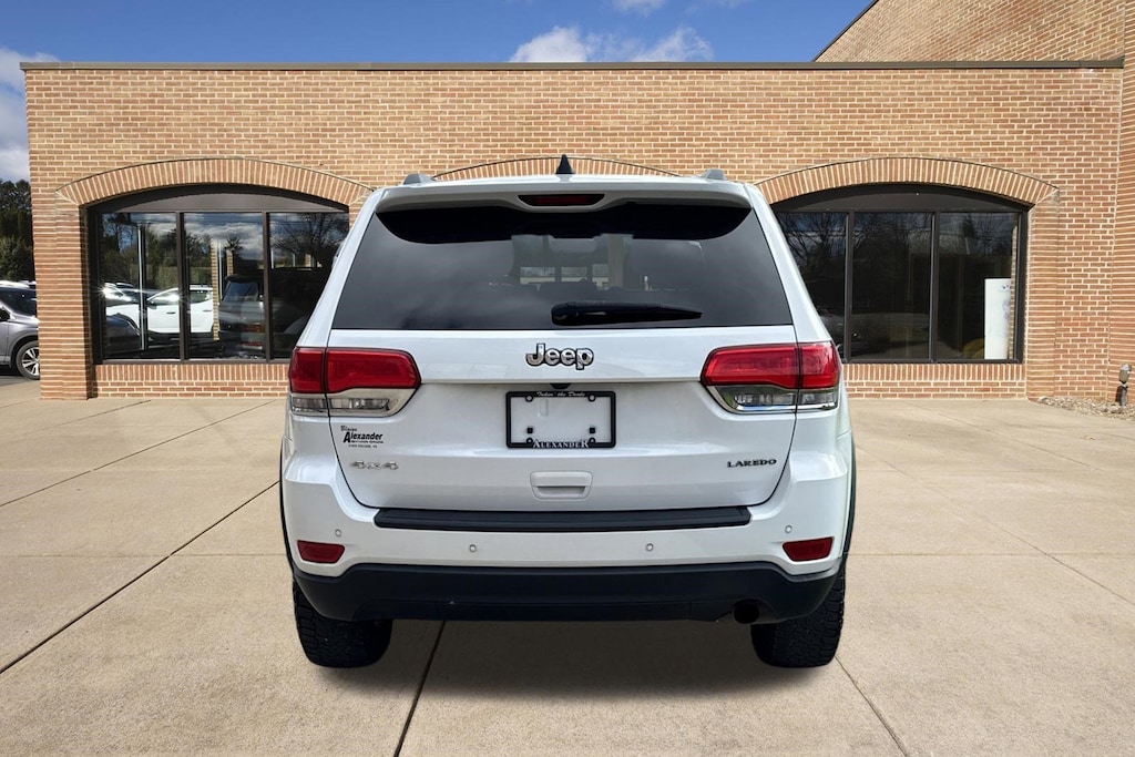 Used 2019 Jeep Grand Cherokee Laredo SUV