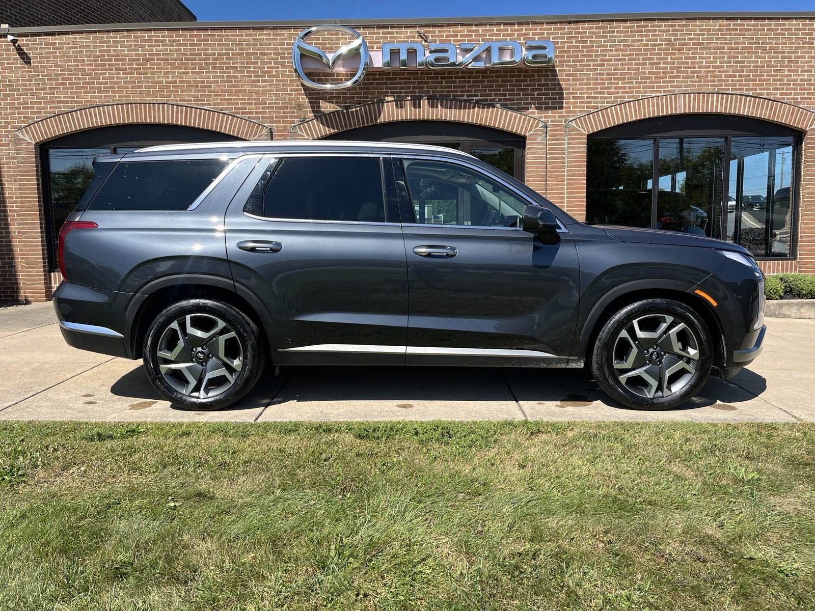 Used 2024 Hyundai Palisade Limited with VIN KM8R5DGE8RU715028 for sale in State College, PA