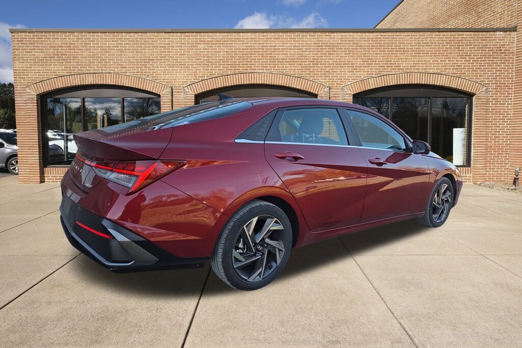 Used 2024 Hyundai Elantra Limited Sedan