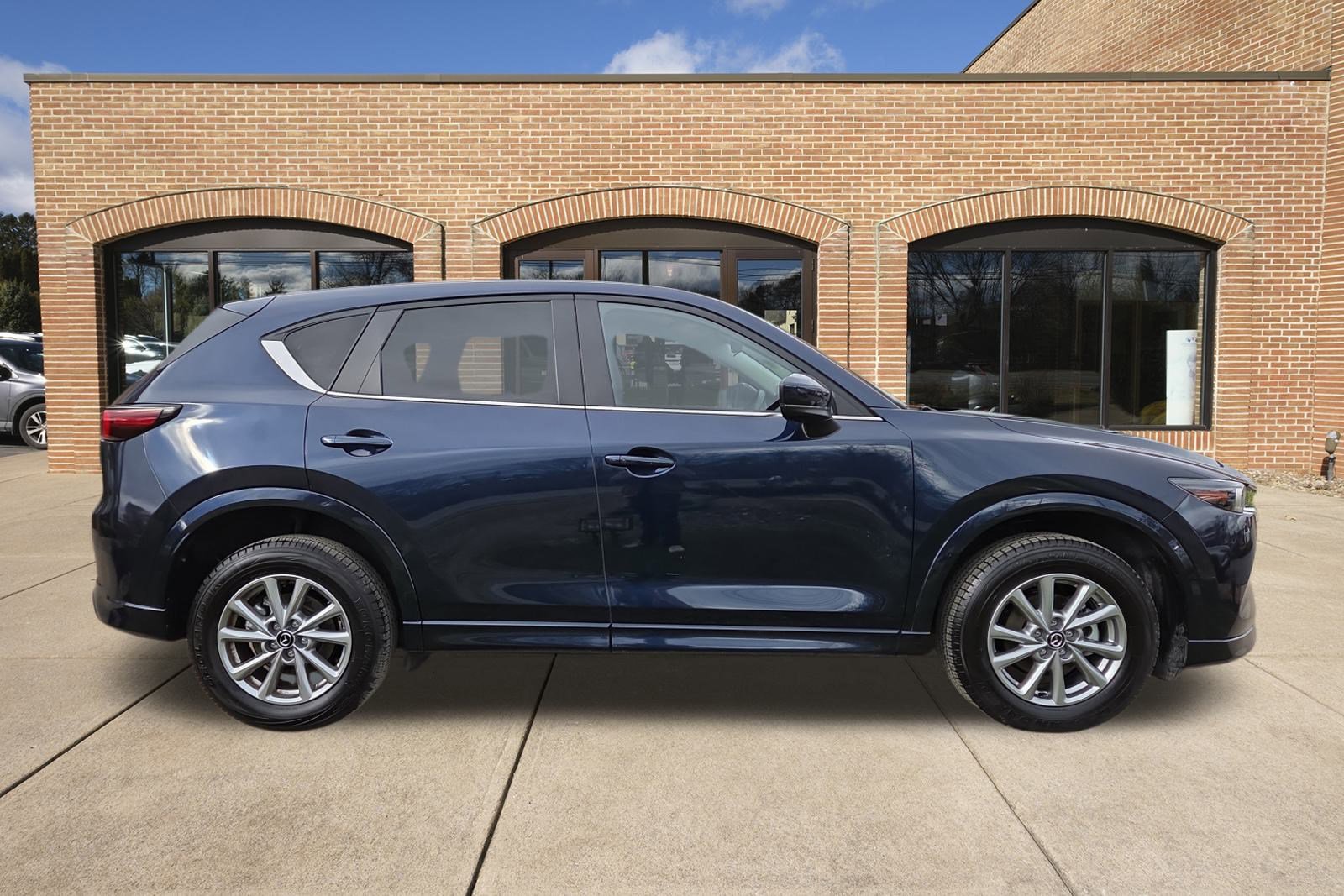 2025 Mazda CX-5 2.5 Select photo 2