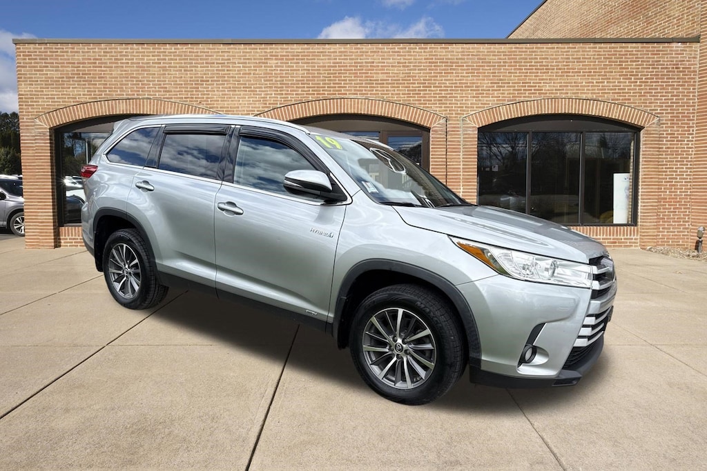 Used 2019 Toyota Highlander XLE V6 SUV
