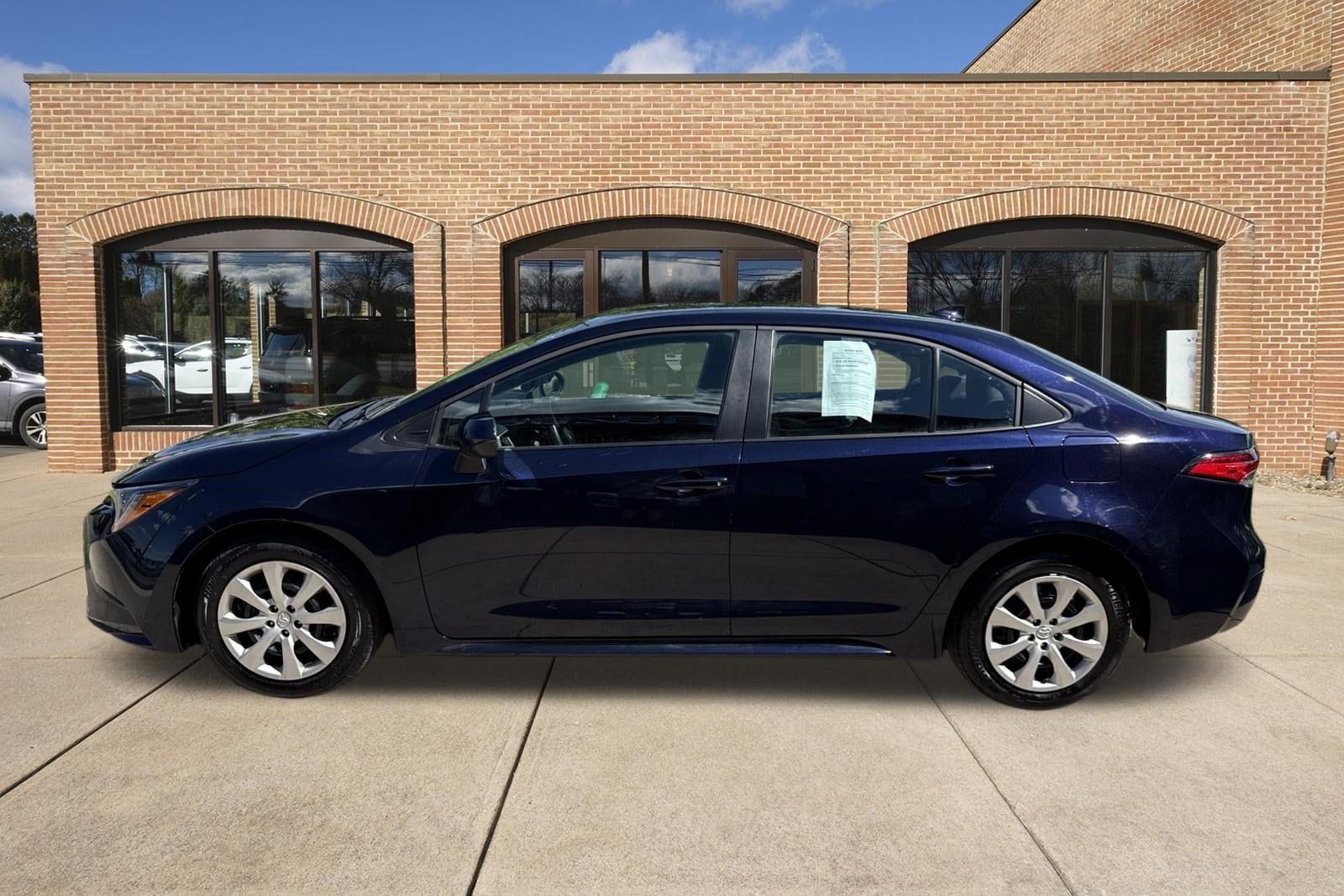 2025 Toyota Corolla LE - Photo 7