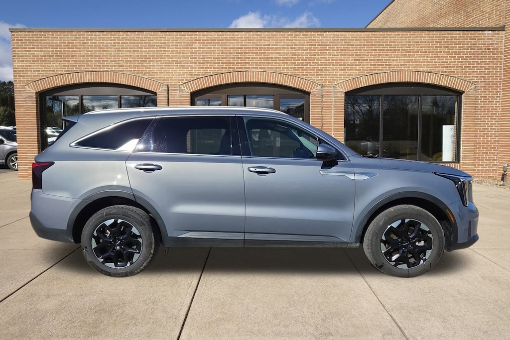 Used 2024 Kia Sorento S SUV