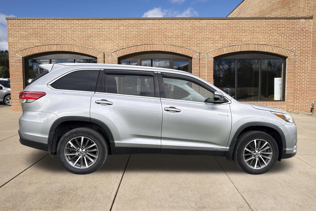 Used 2019 Toyota Highlander XLE V6 SUV