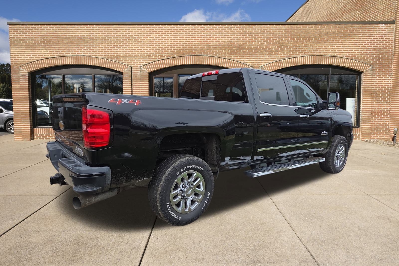 2019 Chevrolet Silverado 3500HD High Country photo 3
