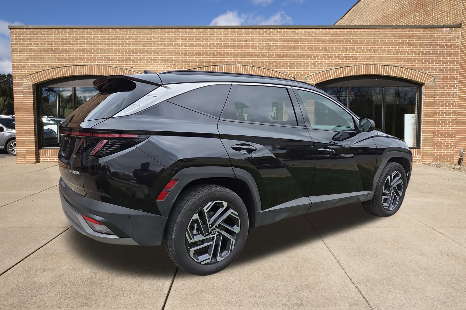 2025 Hyundai Tucson Hybrid Limited photo 3