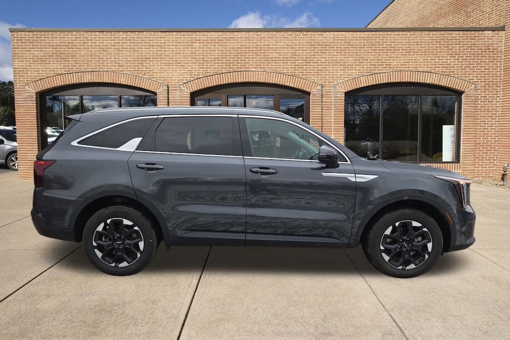 Used 2024 Kia Sorento S SUV