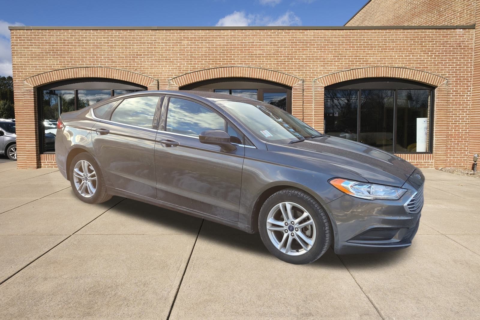 2018 Ford Fusion SE's photo