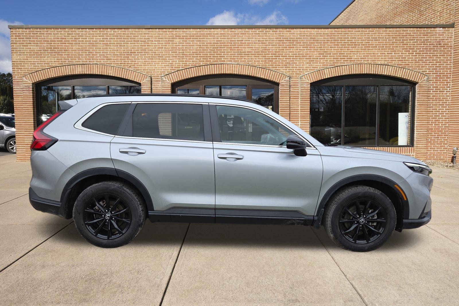 2023 Honda CR-V Hybrid Sport photo 2