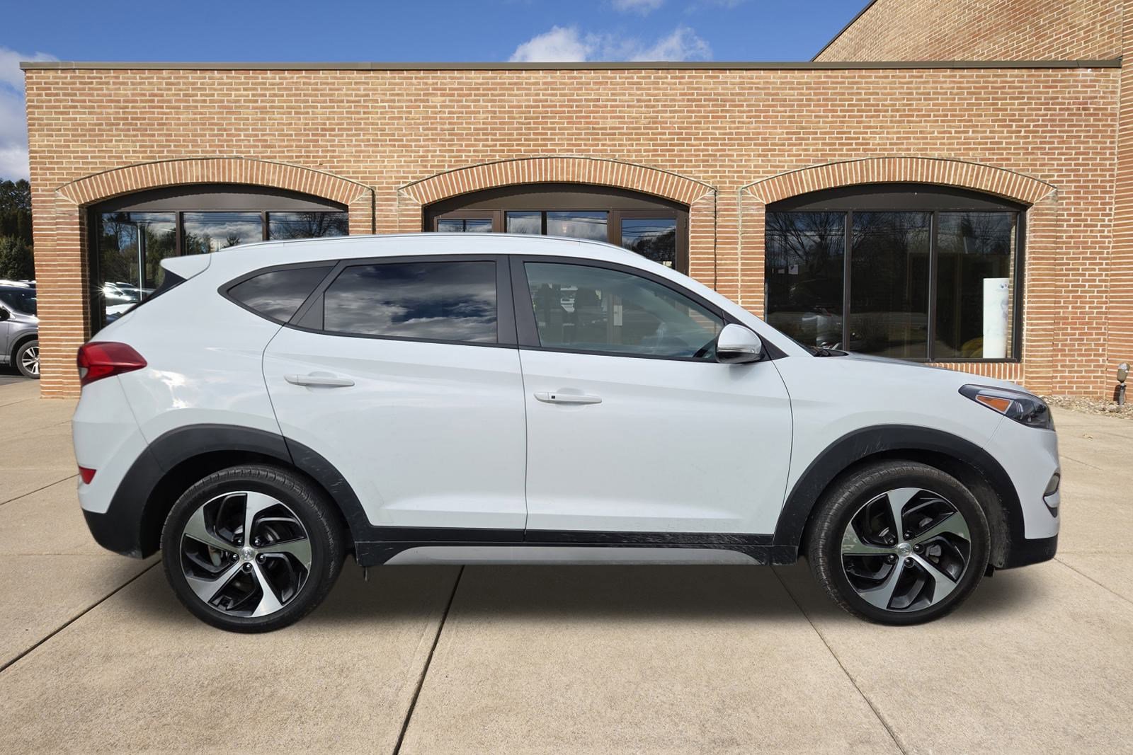 2017 Hyundai Tucson Sport photo 2
