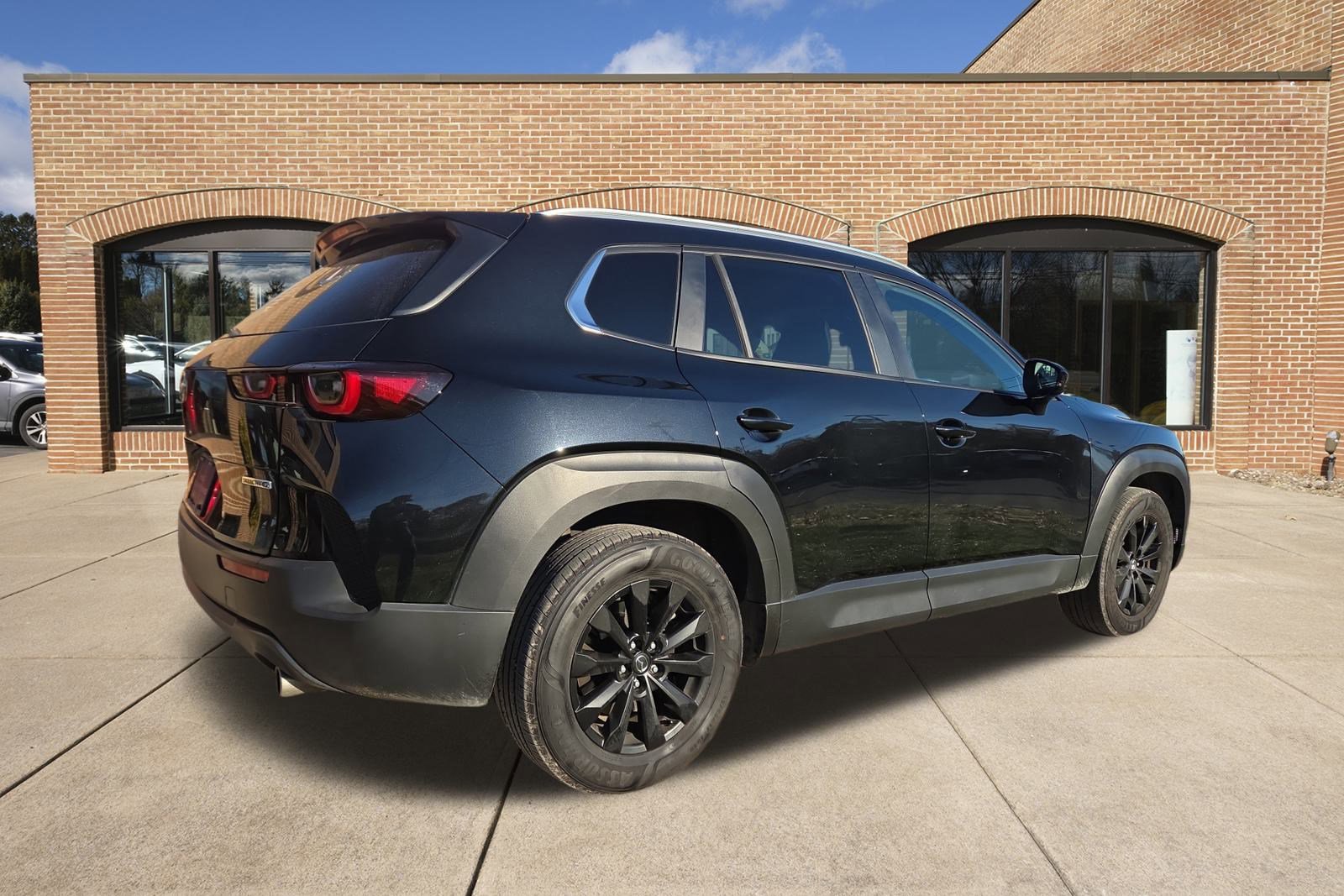 2025 Mazda CX-50 2.5 S Preferred photo 2