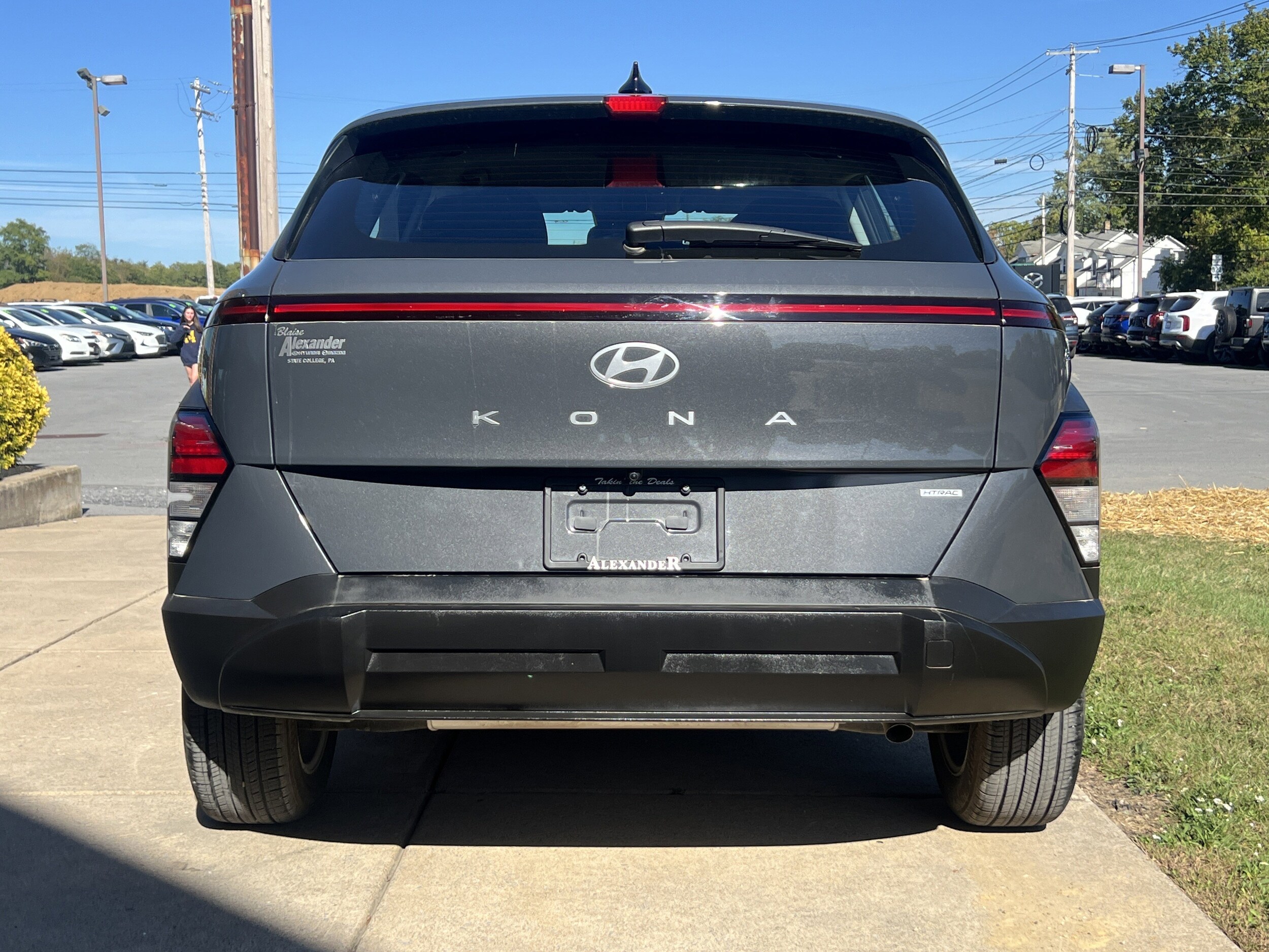 2024 Hyundai Kona SE photo 2
