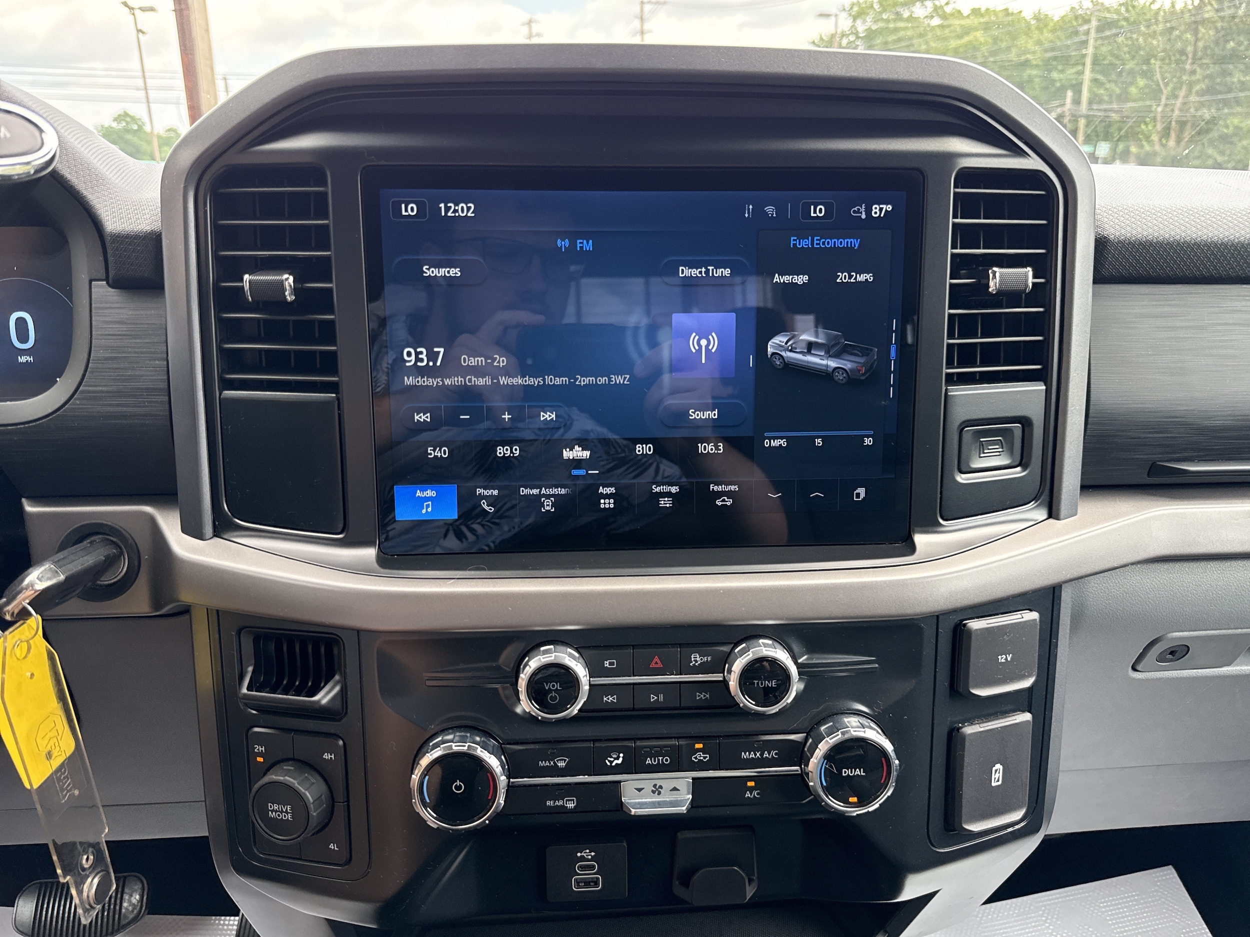 2025 Ford F-150 XLT - Photo 25