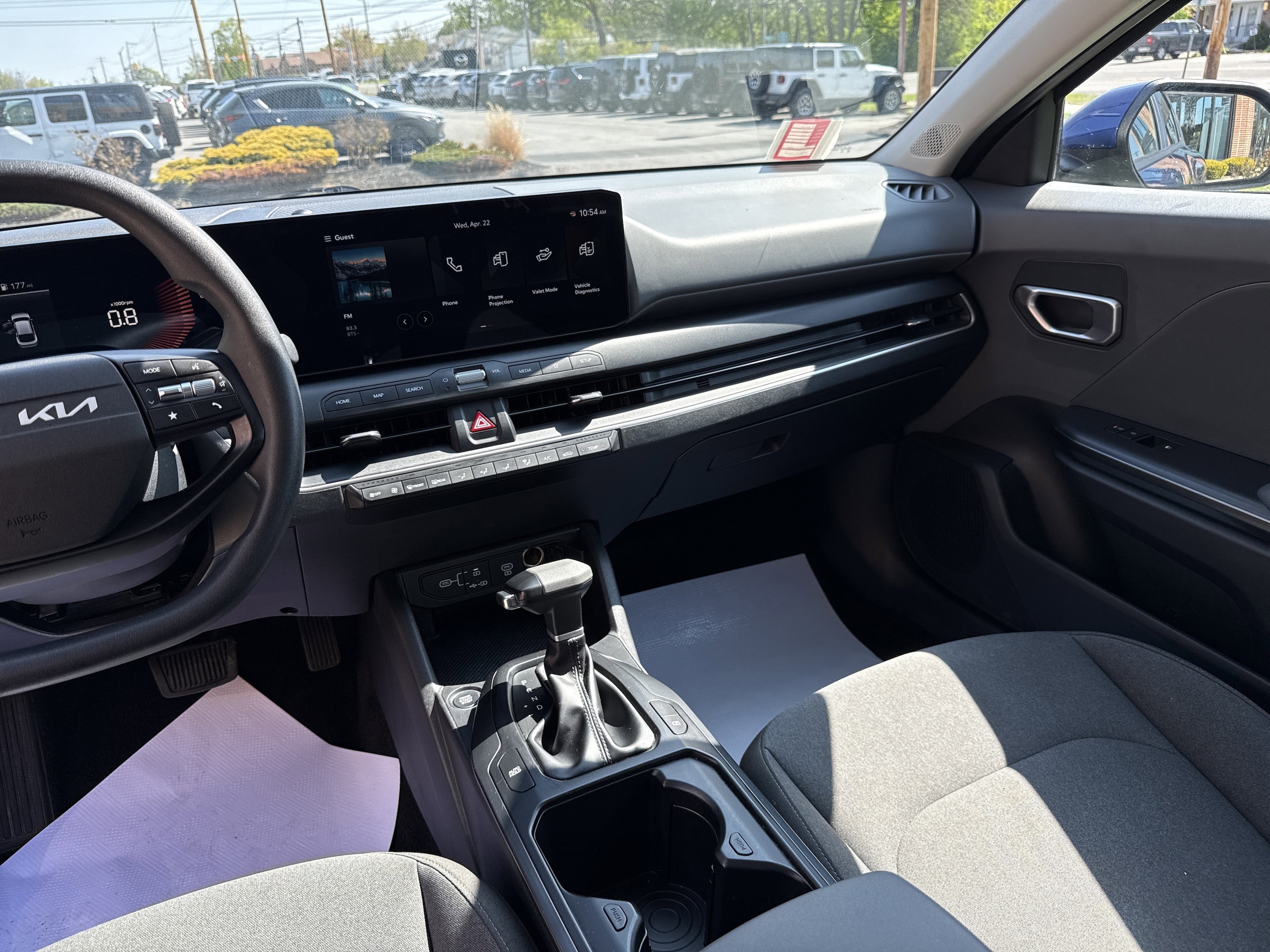 2025 Kia K4 LXS - Photo 17