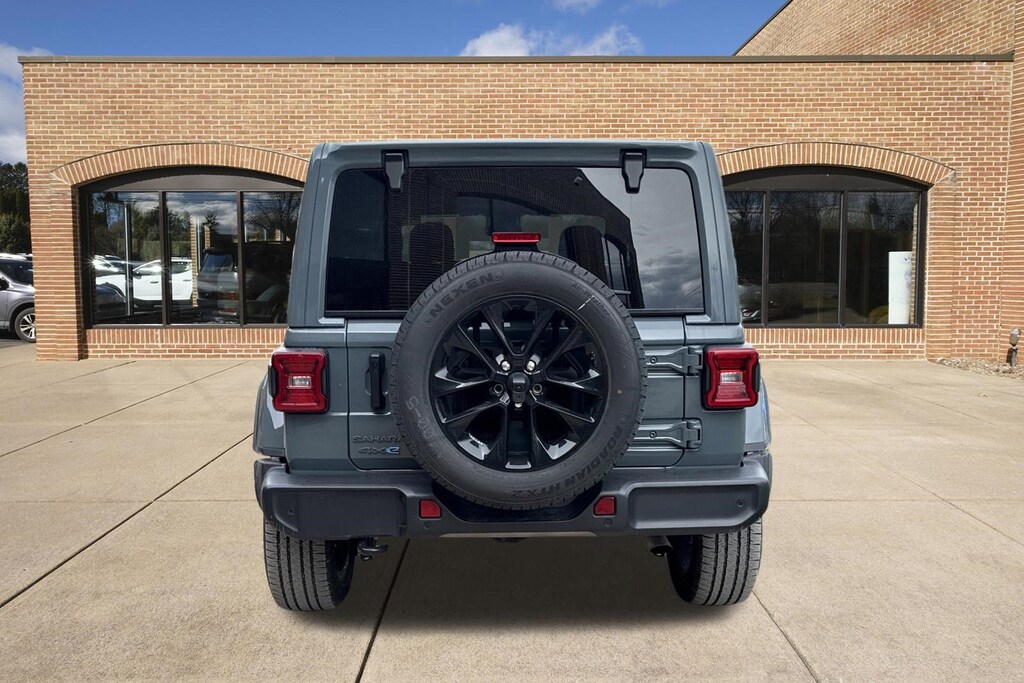 Used 2025 Jeep Wrangler 4xe Sahara SUV