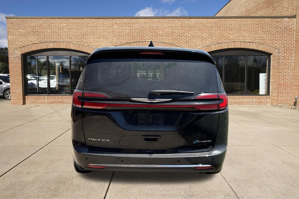 Used 2023 Chrysler Pacifica Touring L Van Passenger Van