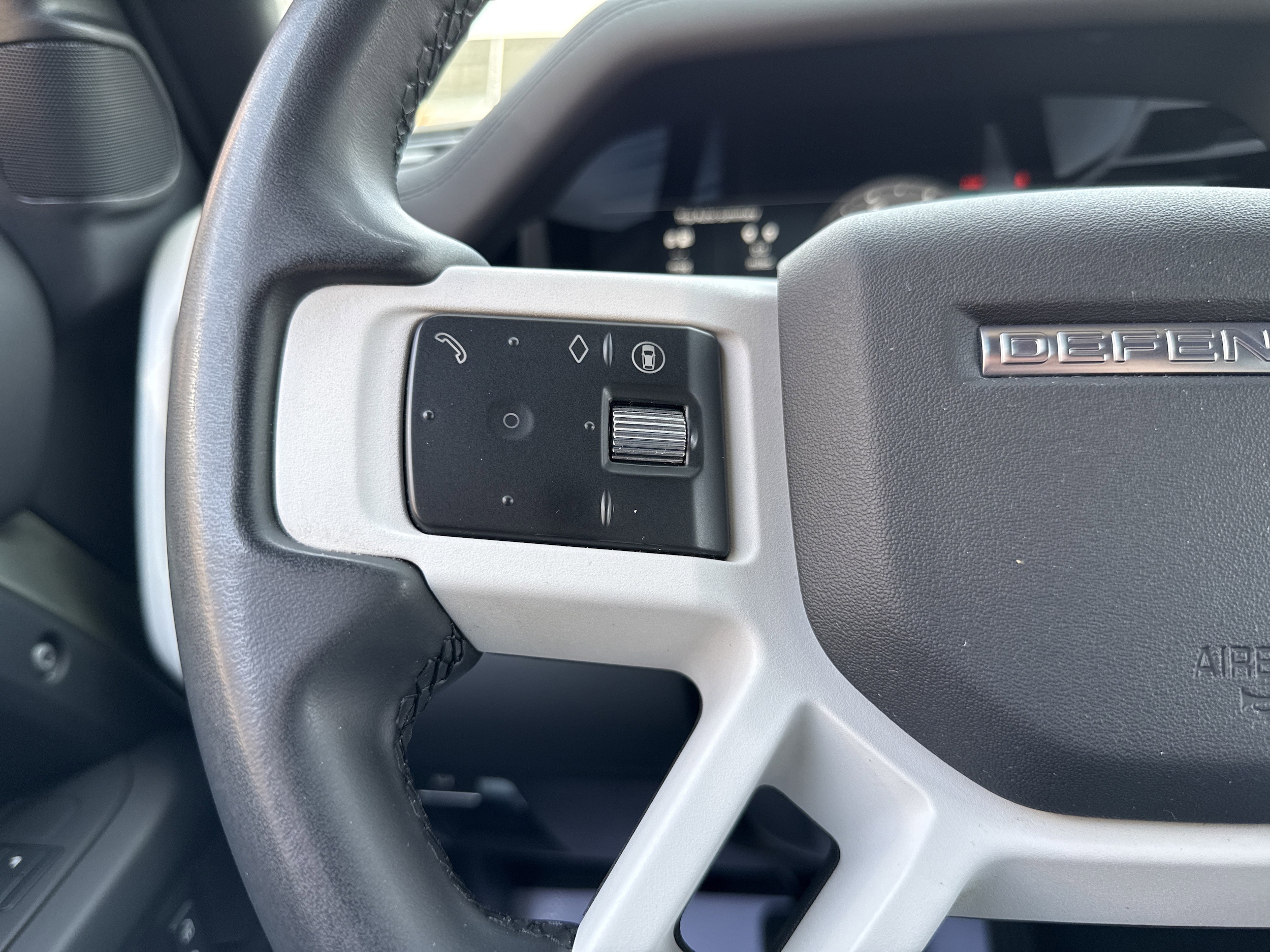 2025 Land Rover Defender S - Photo 18