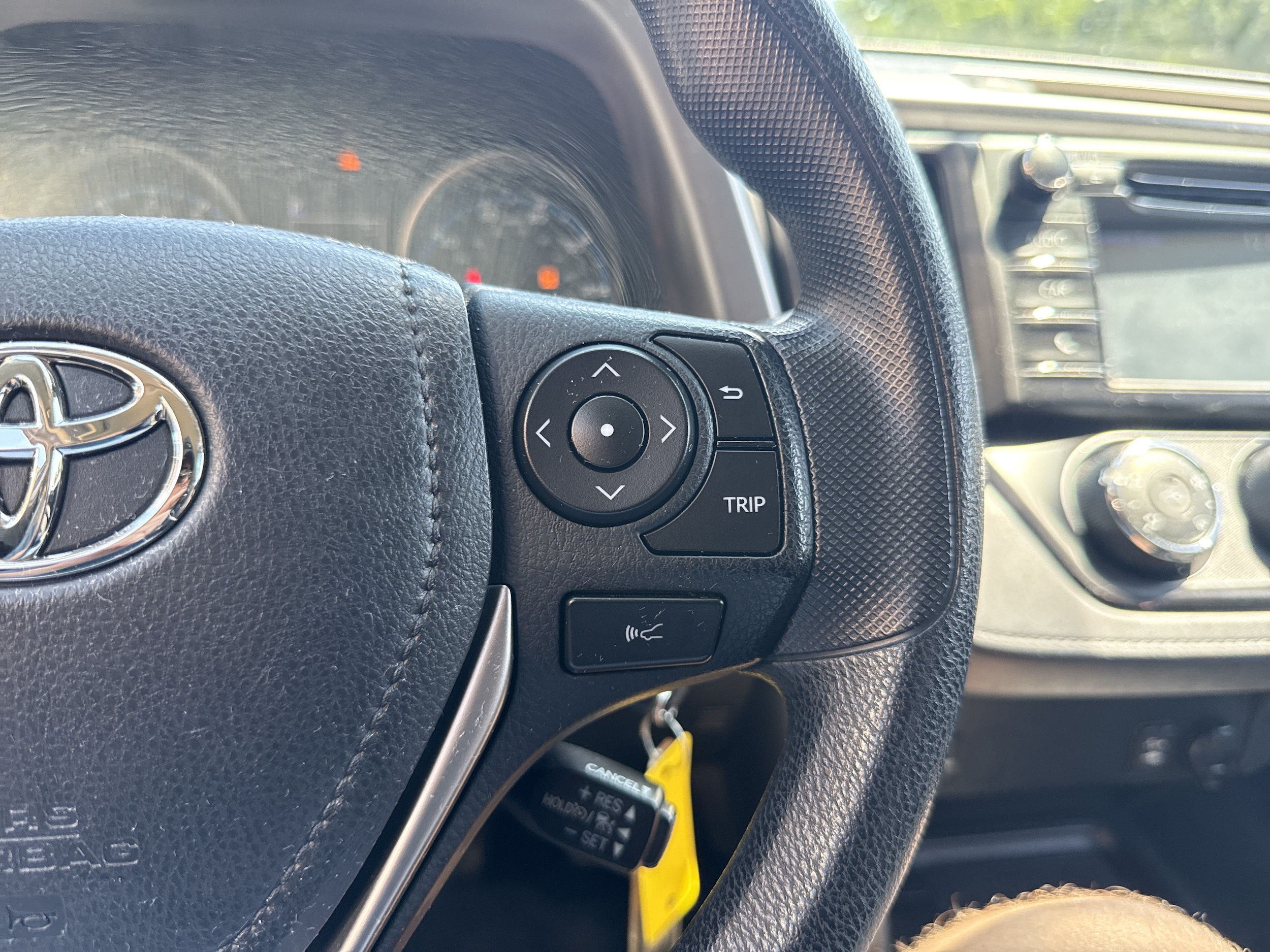 2018 Toyota RAV4 LE - Photo 13