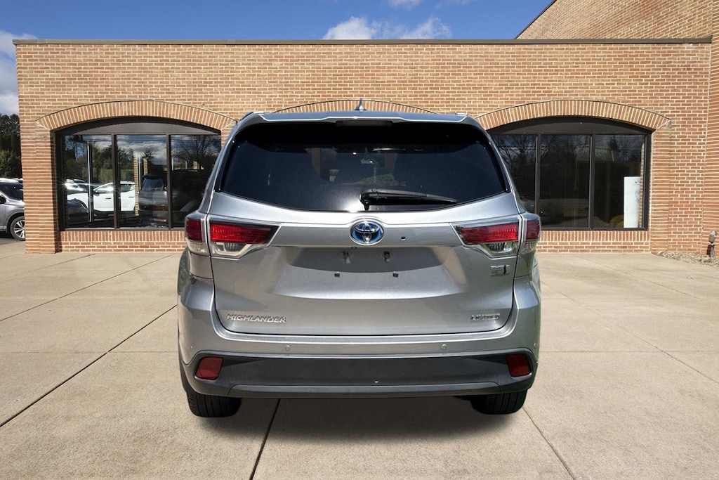 Used 2016 Toyota Highlander Hybrid Limited Platinum V6 SUV
