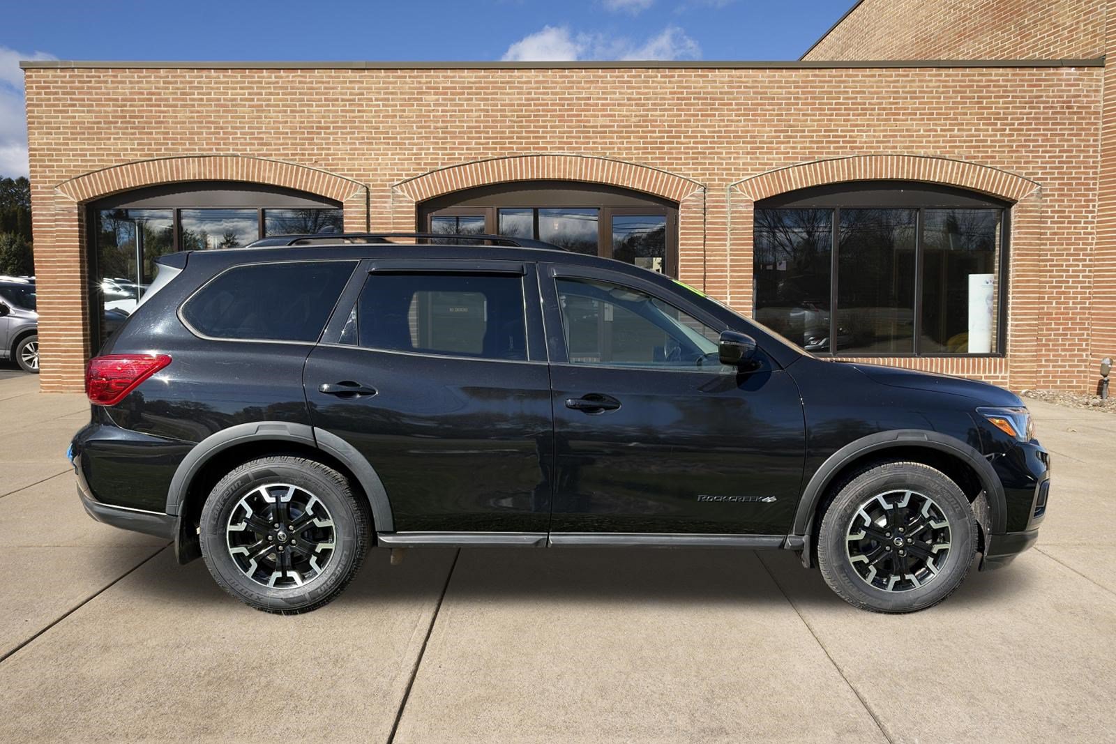 Used 2020 Nissan Pathfinder SV with VIN 5N1DR2BM6LC640537 for sale in State College, PA