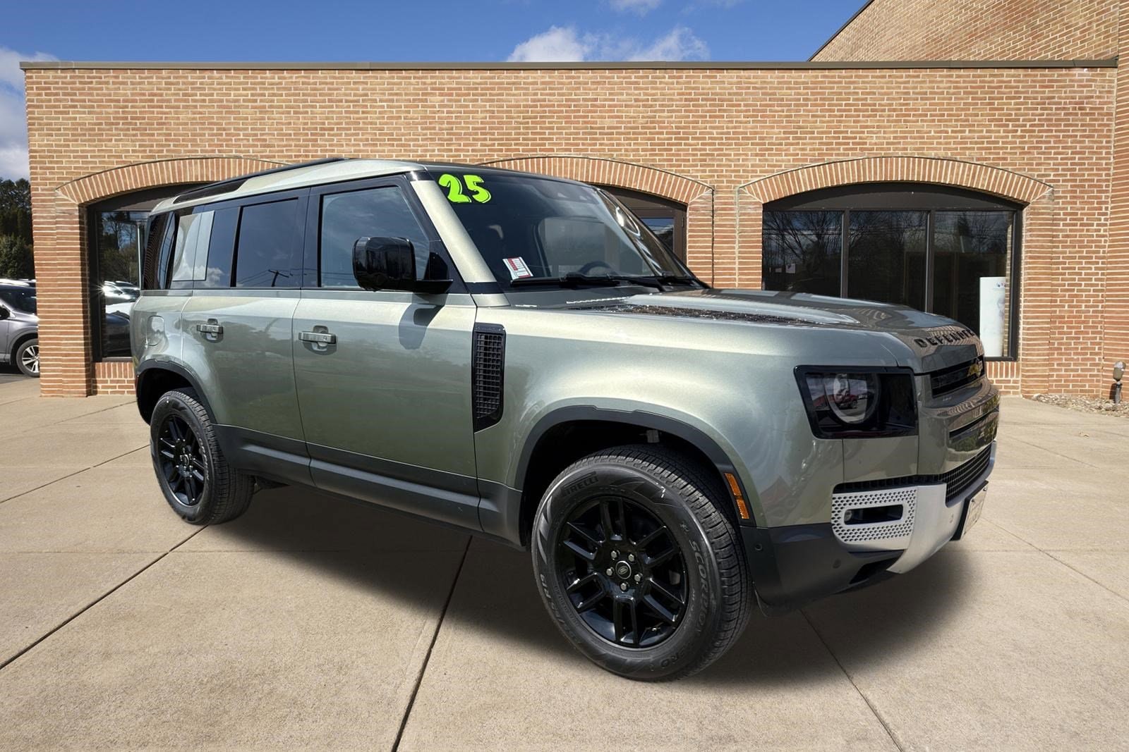 2025 Land Rover Defender 110 S P300's photo