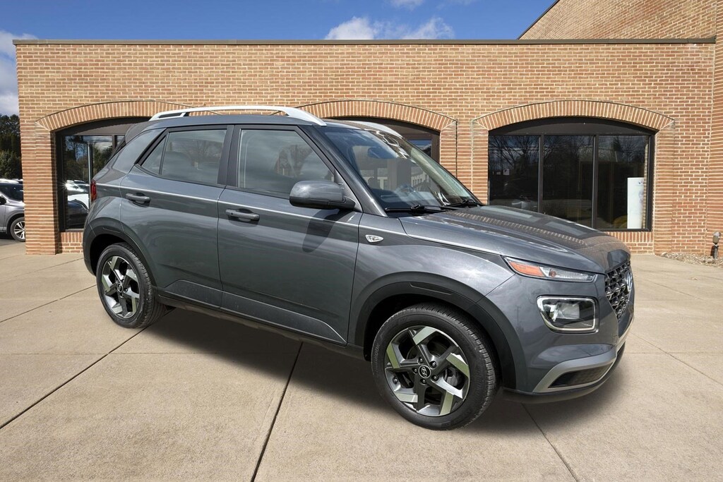 Used 2025 Hyundai Venue SEL SUV