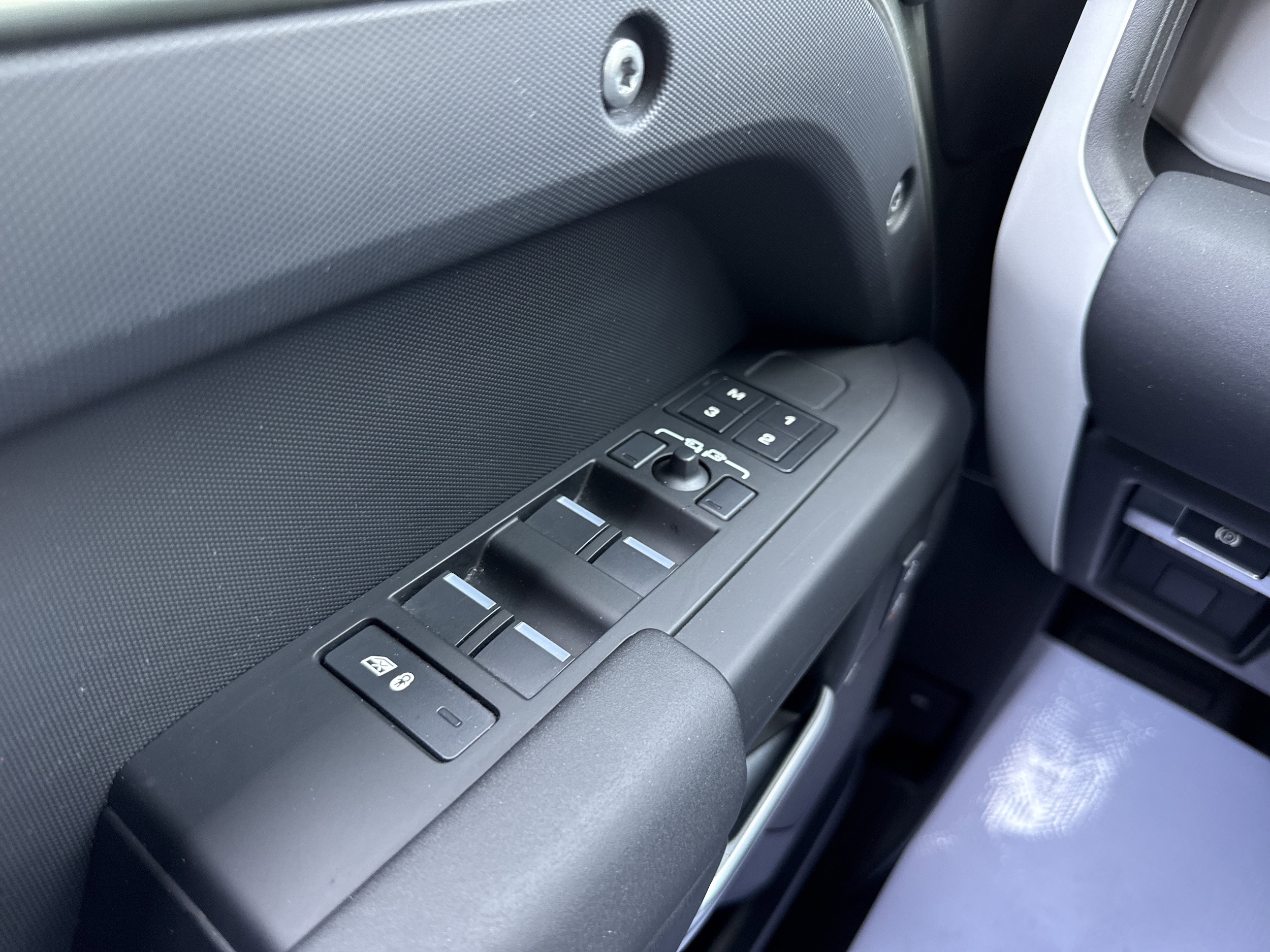 2025 Land Rover Defender S - Photo 16